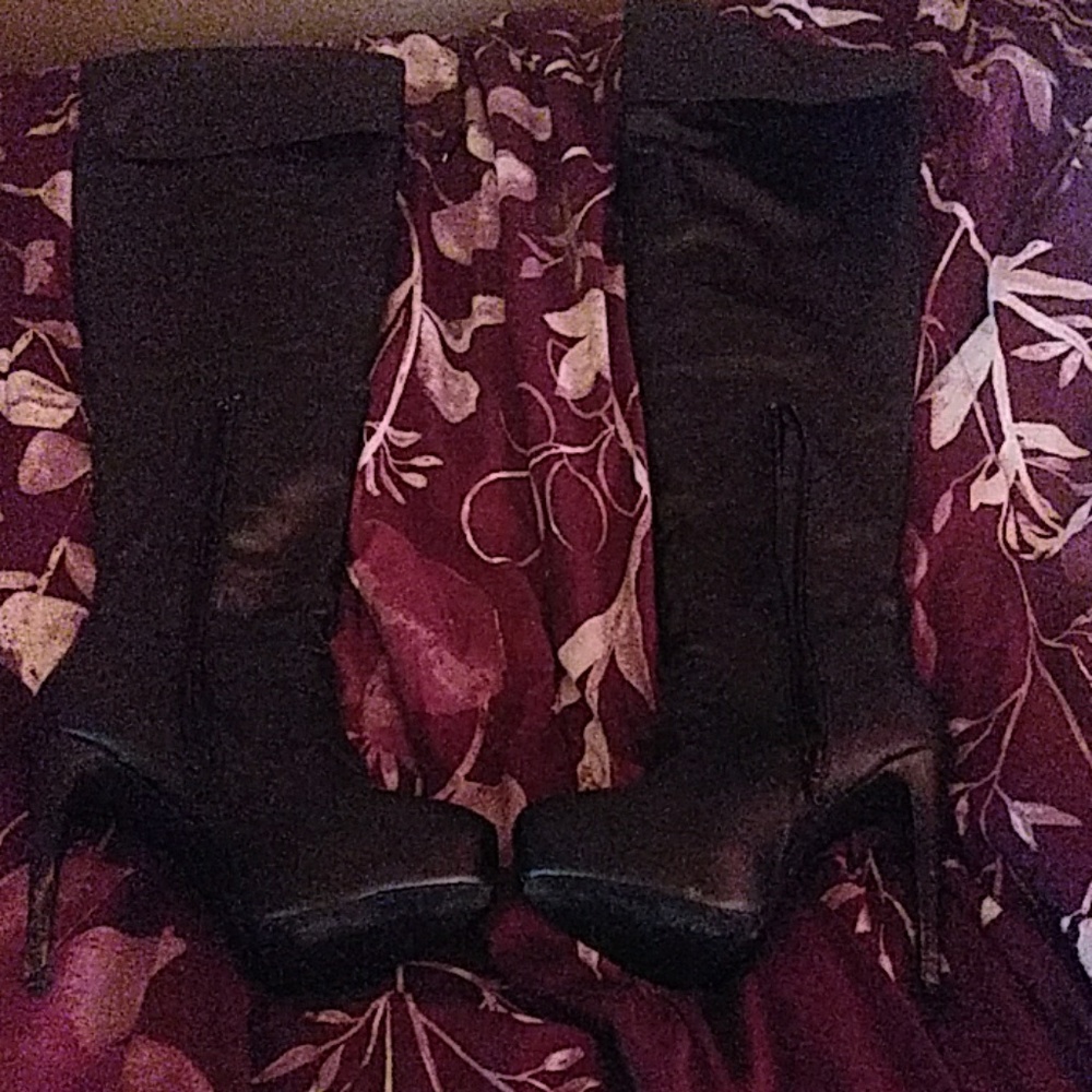 Beautiful Charlotte Russe boots knee high . theyll